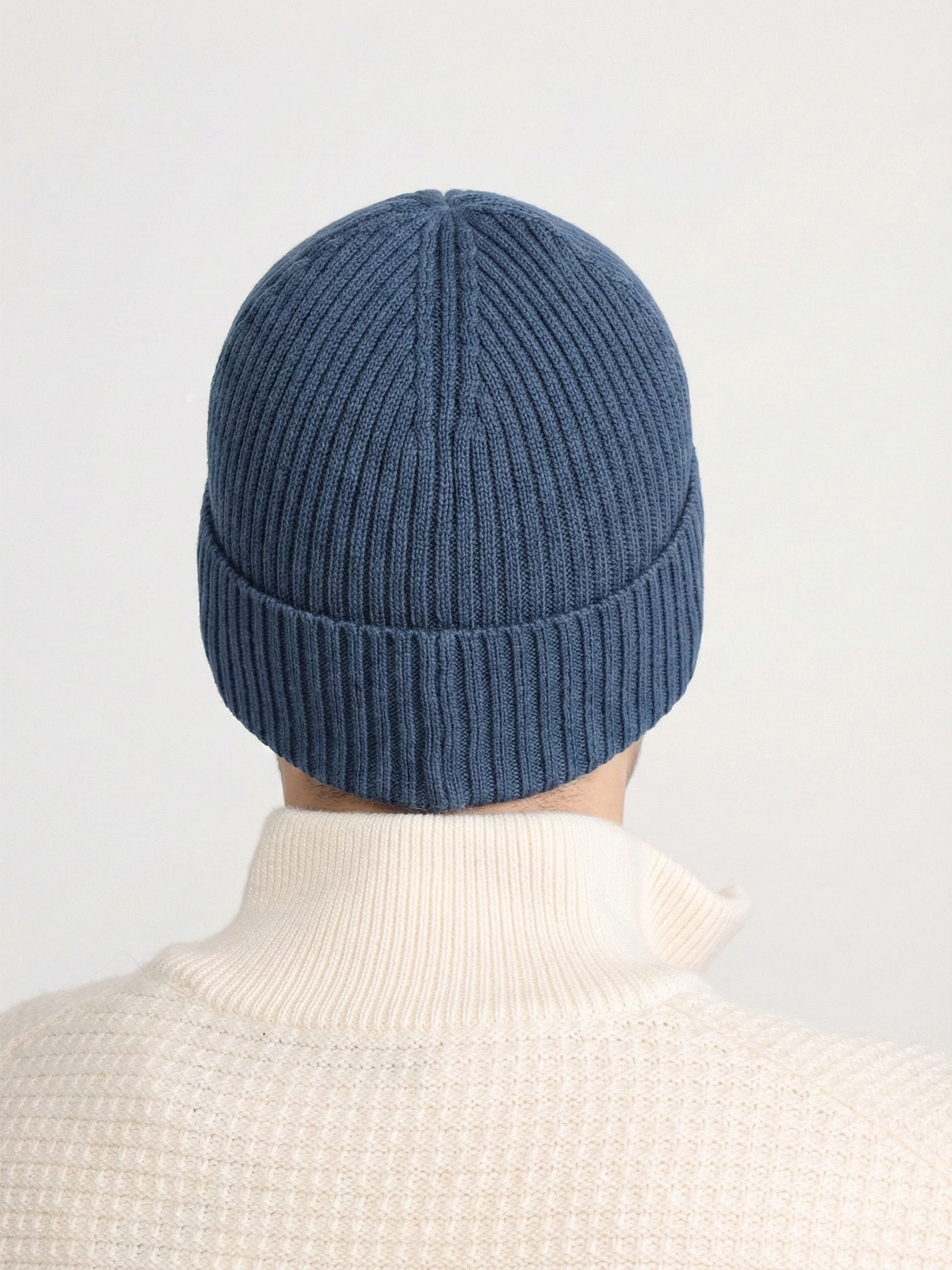 Шапка-бини синего цвета с отворотом из хлопка